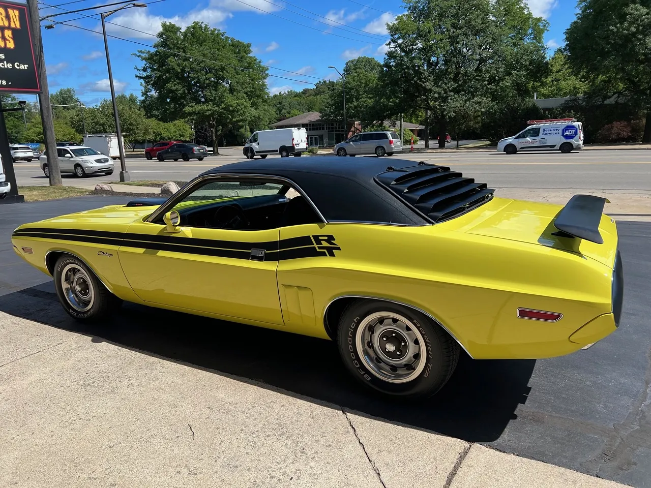 1971 DODGE CHALLENGER R/T DARK GOLD 1/64 DIECAST MODEL CAR