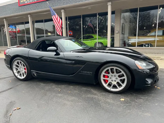 2004 Dodge Viper SRT10